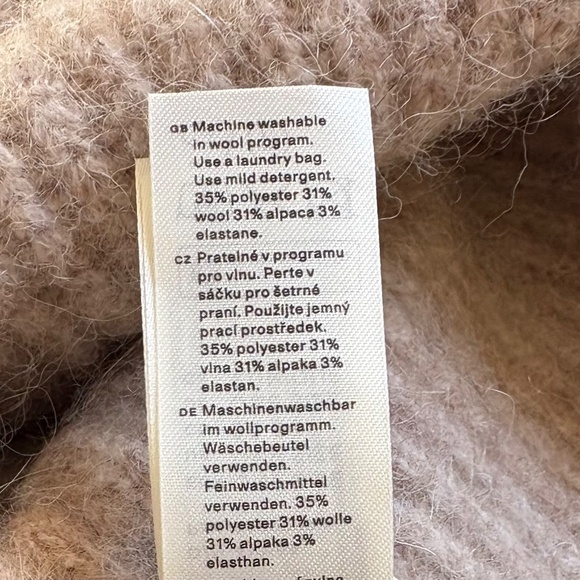 Like New Arket Alpaca Blend Beanie - Picture 5 of 7